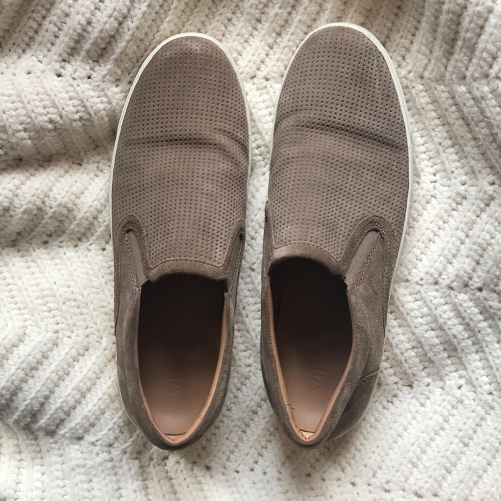 (2)PAIRS VINCE(10.5)LOAFERS($111)OR($57)SEPARATE